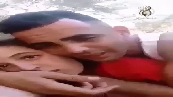 سكس جزائرية تصور وهي تتناك في الغابة وطايرة من الفرحة