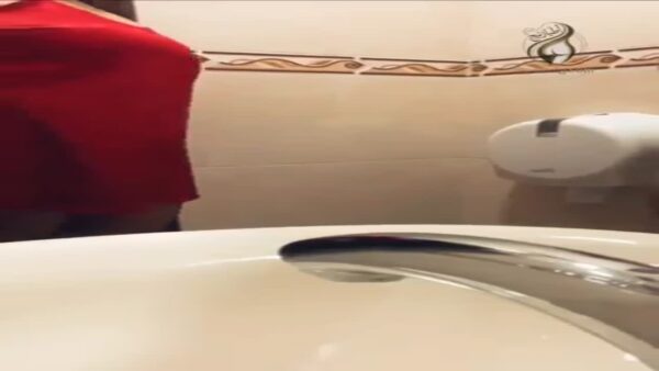 سكس عربي في شقة أعزب بعد الغسيل خليجى