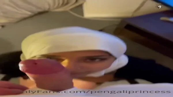 سكس عراقي مص زب محجبة عراقية 19 سنة
