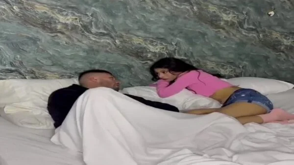 سكس – بشارك طيز الكولومبية مع صاحبي