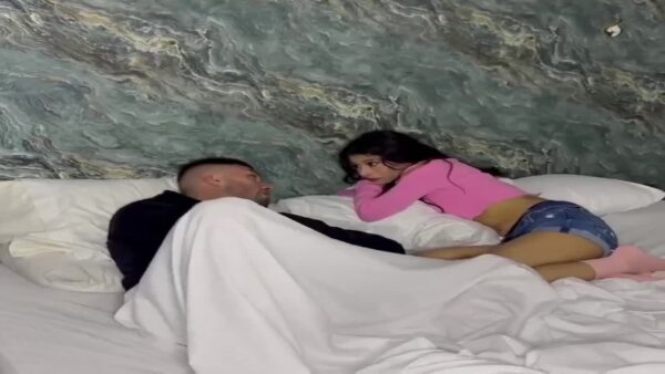 سكس – بشارك طيز الكولومبية مع صاحبي